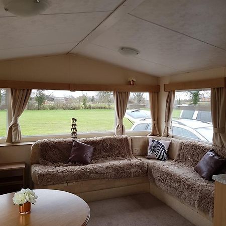 Pitch & Canvas - Self Catering At Broad Oak Farm Hotel Tattenhall Exterior photo