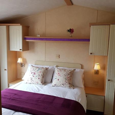 Pitch & Canvas - Self Catering At Broad Oak Farm Hotel Tattenhall Exterior photo