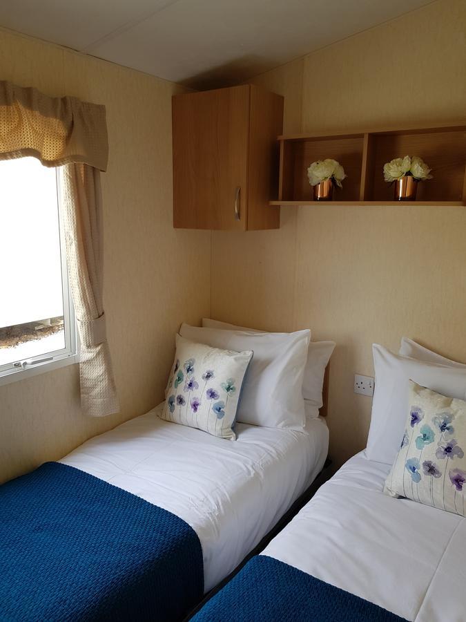 Pitch & Canvas - Self Catering At Broad Oak Farm Hotel Tattenhall Exterior photo