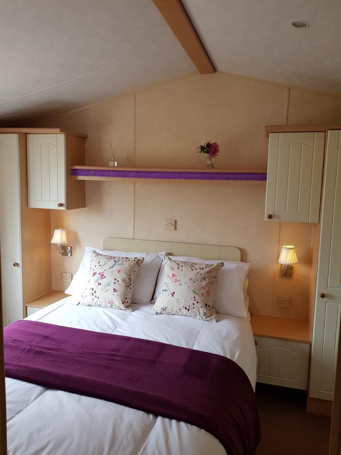 Pitch & Canvas - Self Catering At Broad Oak Farm Hotel Tattenhall Exterior photo