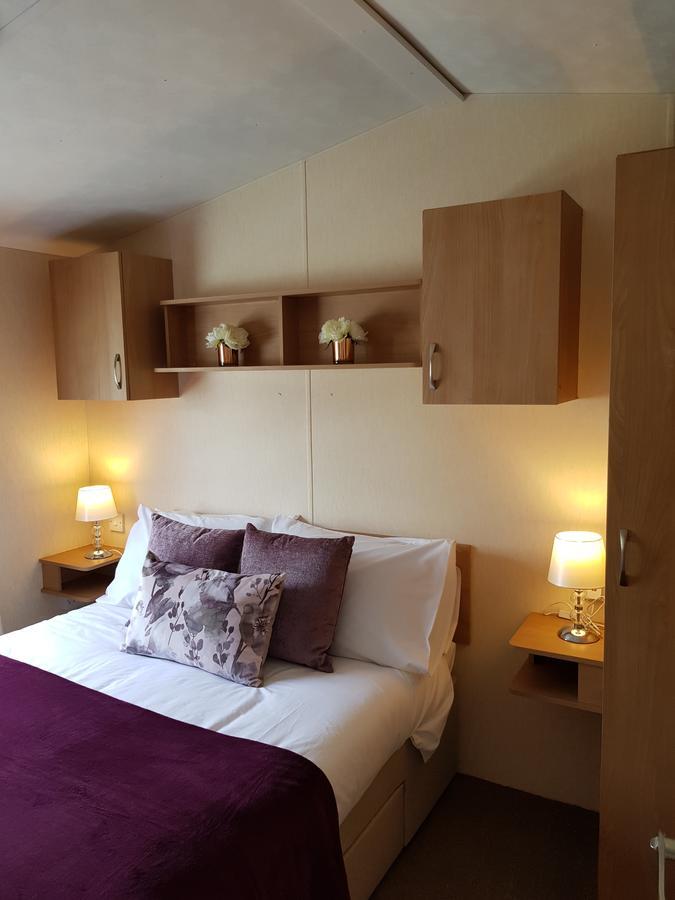 Pitch & Canvas - Self Catering At Broad Oak Farm Hotel Tattenhall Exterior photo