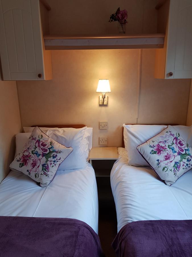 Pitch & Canvas - Self Catering At Broad Oak Farm Hotel Tattenhall Exterior photo